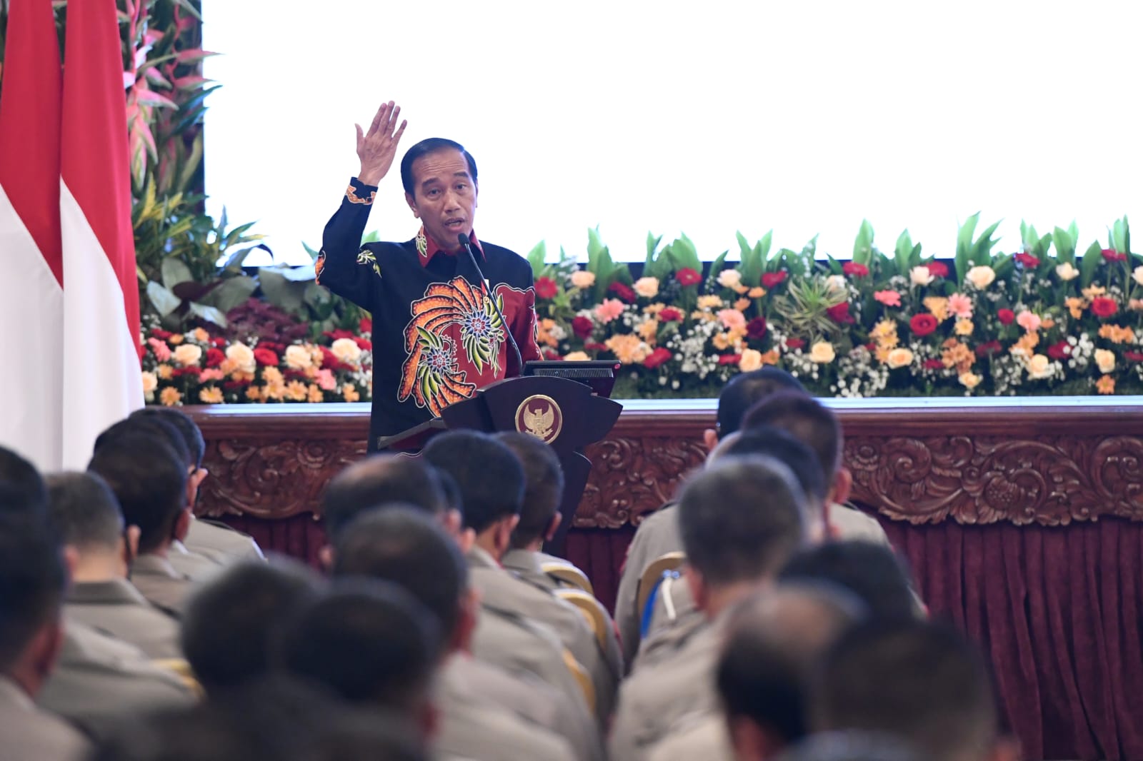 Presiden Joko Widodo melakukan pertemuan dengan jajaran Kepolisian Negara Republik Indonesia (Polri), mulai dari para pejabat utama Mabes Polri, kepala kepolisian daerah (kapolda), hingga kepala kepolisian resor (kapolres) seluruh Tanah Air di Istana Negara, Jakarta, pada Jumat, 14 Oktober 2022.