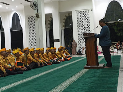 Pangdam III/Slw Mayjen TNI Kunto Arief Wibowo memberangkatkan sebanyak 70 jemaah umrah Veteran Seroja di halaman depan Masjid Al Ikhlas Kodam III/Slw, Jl. Aceh No. 69, Kota Bandung, Jawa Barat, Minggu (06/11/2022).