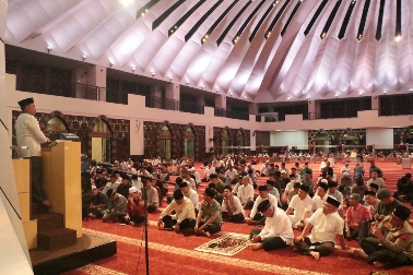 Kapolda Sumbar, Irjen Pol. Suharyono, saat berikan Tausyiah pada Subuh Mubarokah di Masjid Raya Sumbar. Minggu (6/11/2022).