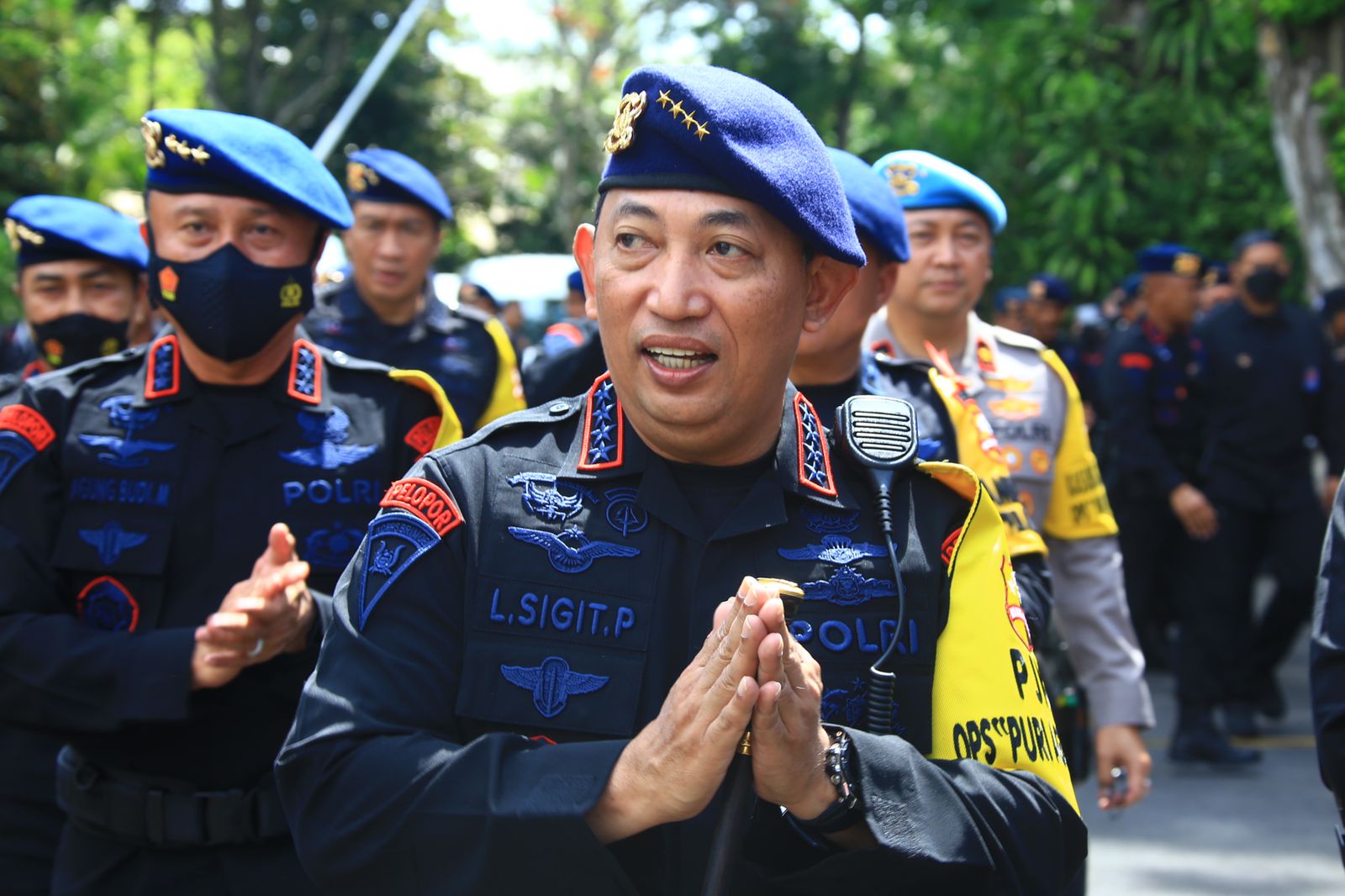 Kapolri Jenderal Listyo Sigit Prabowo menghadiri perayaan HUT Brigade Mobile ( Brimob ) ke - 77. Perayaan secara sederhana ini dilakukan di Posko Command Center 91 ITDC , Nusa Dua Bali, Senin ( 14/11/22 ).