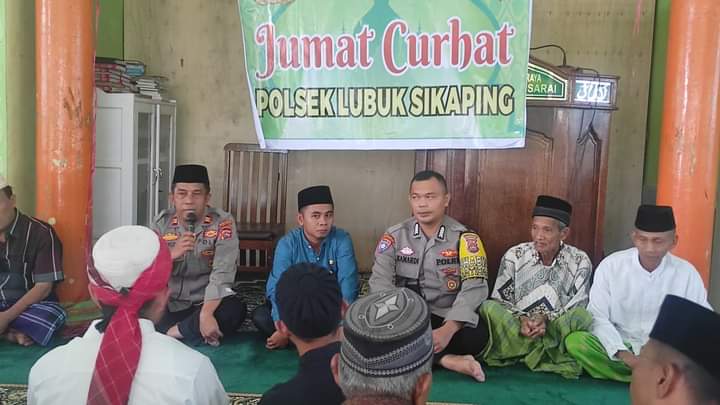 Kapolsek Lubuk Sikaping Iptu Yufrizal saat ditemui media di dimarkasnya Polsek Lubuksikaping. Rabu, (8/2).