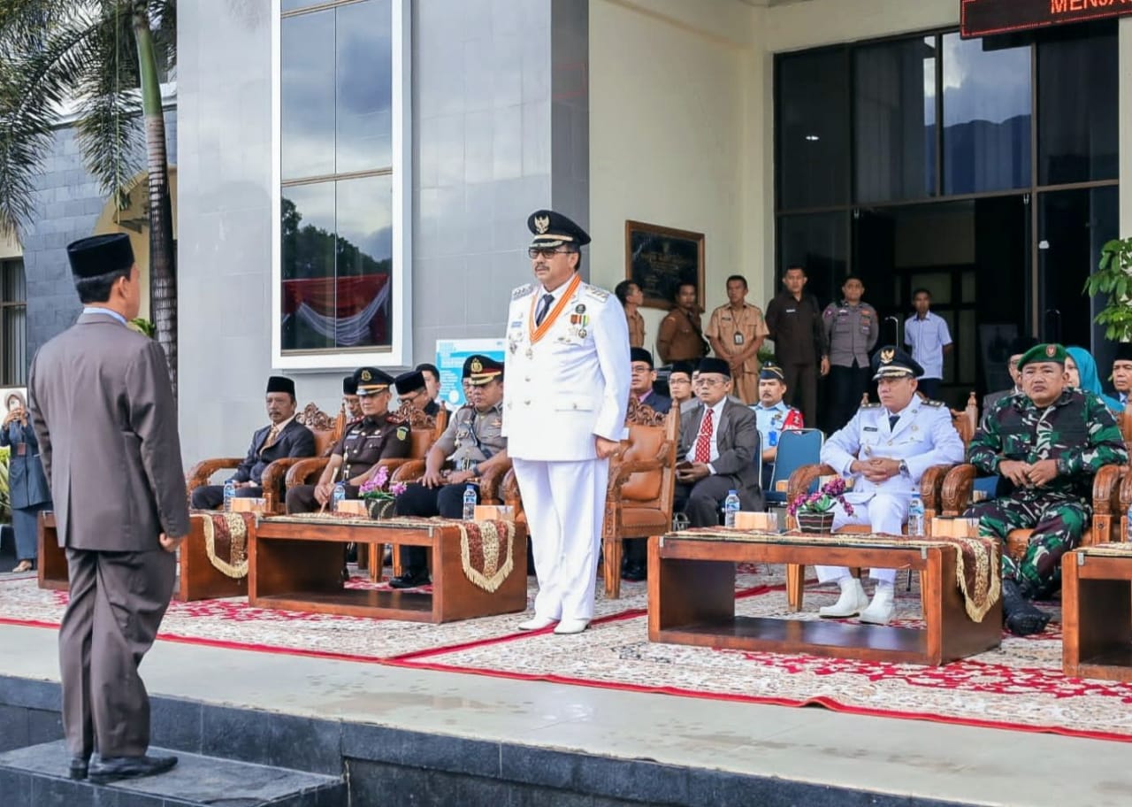 Bupati Pasaman pimpin Upacra Peringatan hari Pendidikan Nasional dan Peringatan Hari Otonomi Daerah yang ke 27