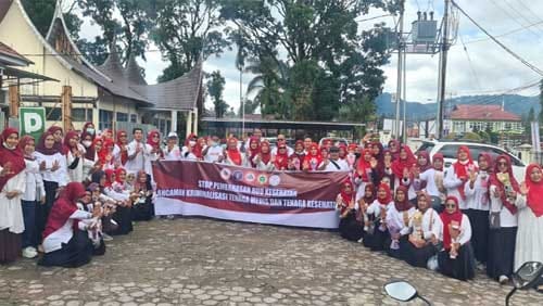 Tolak RUU Omdibusman law, Ratusan tenaga Kesehatan Pasaman demo di Depan RSUD Lubuk Sikaping