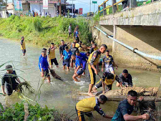 Kompi B Yontarlat 3 Elang Lakukan Kerja Bakti, Bersihkan Batang Air Panapa