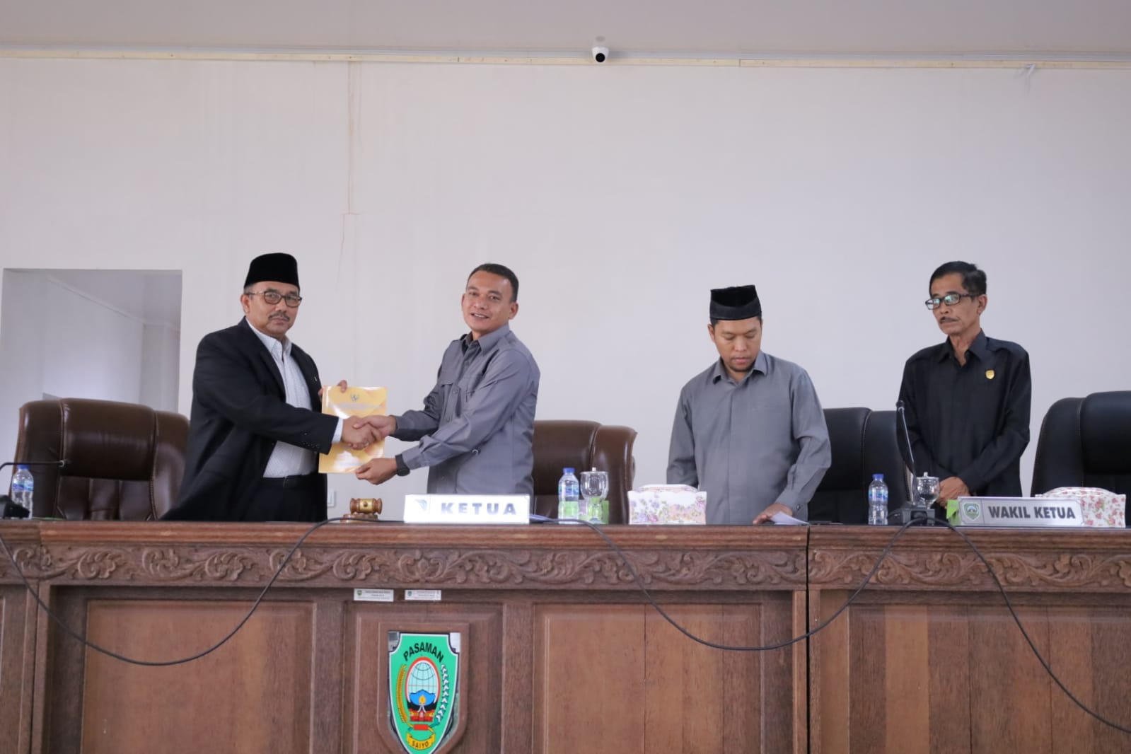 DPRD Pasaman dan Bupati Pasaman Sepakat  Tanda Tangani Tiga (3) Perda