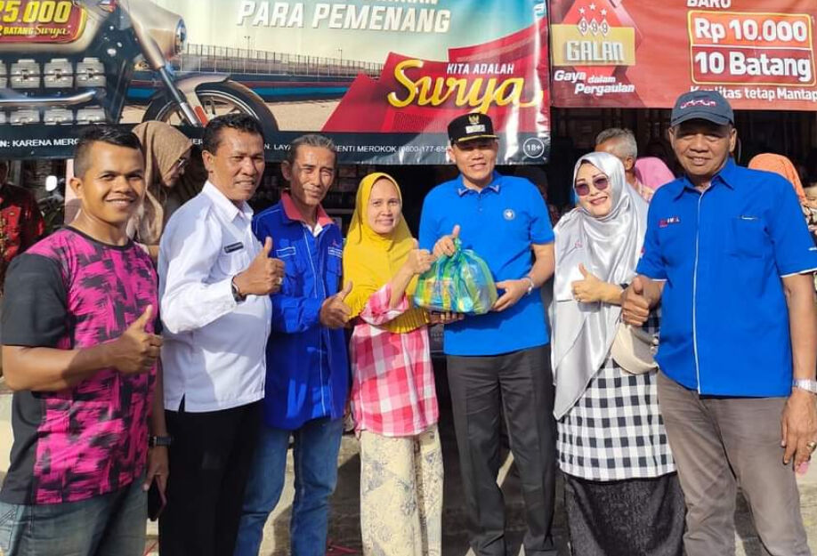 Peduli Bencana Banjir, Ketua DPC Demokrat Pasaman Sabar AS, Salurkan Puluhan Paket Sembako