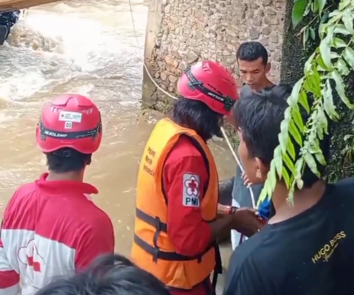 Korban Hilang dalam Insiden Mobil L300 Masuk Sungai, Satu Ditemukan Meninggal Dunia/image/instagram@pmi_kab_agam