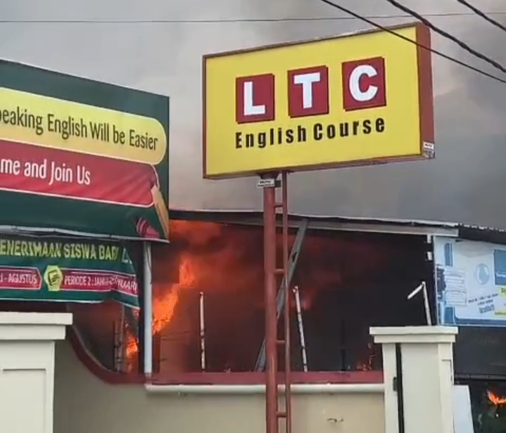 Kebakaran Hanguskan Kafe dan Laundry Kiloan di Kota Padang, Tidak Ada Korban Jiwa