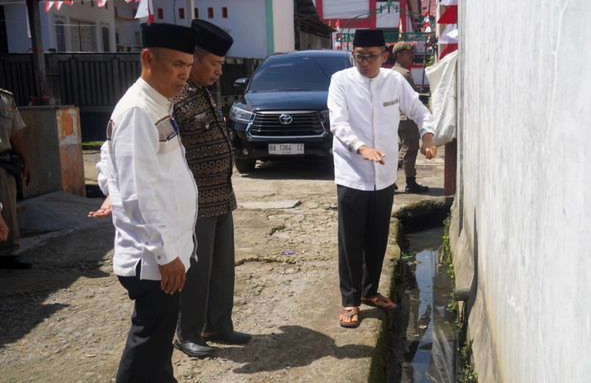 Wako Hendri Septa Ajak Warga Jaga Kebersihan Drainase sebagai Langkah Antisipasi Banjir/Humas kota padang