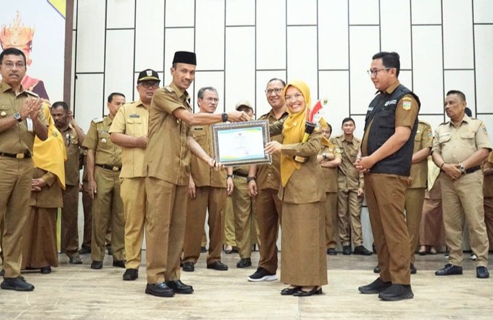 Suksesnya Apel Gabungan ASN di Kantor Bupati Solok Selatan Menandai Kerja Sama yang Solid dalam Peringatan Hari Kemerdekaan ke-78 RI/Doc.Solokselatankab