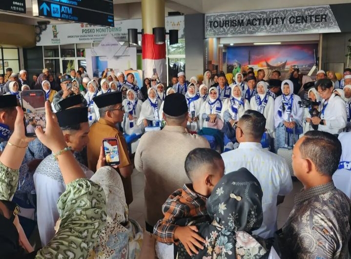 Wali Kota Padang Melepas Keberangkatan Jemaah Umroh menuju Tanah Suci/Doc.humas kota padang