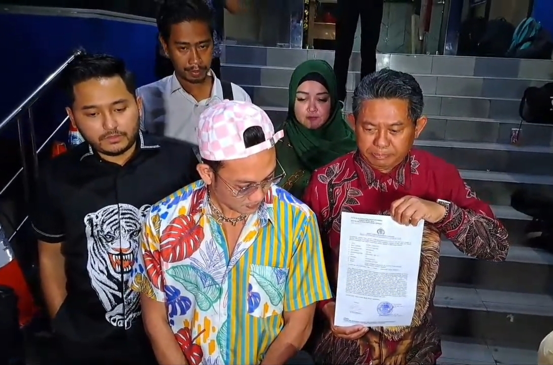 Aktor Denny Sumargo Ambil Langkah Hukum dalam Sengketa dengan DJ Verny Hasan Mengenai Tes DNA Anak