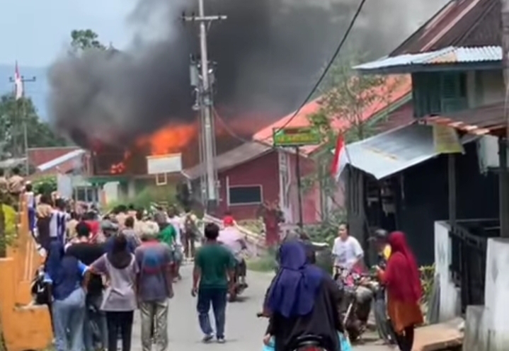 Rumah Permanen Model L Bertingkat Hangus Terbakar di Nagari Sawah Tangan, Tanah Datar/Doc. firefighter tanah datar