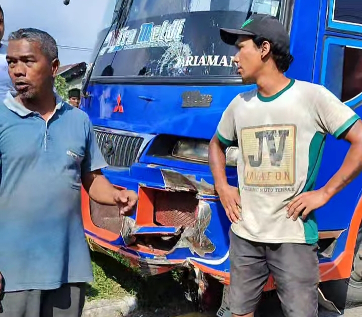 Sepeda Motor Bertabrakan dengan Bus, 2 Korban Selamat/Doc.m.r.adyaksa