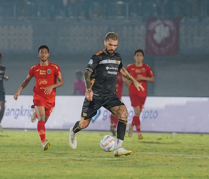 Dewa United Mengalahkan Persija Jakarta 2-0 dalam Pertandingan Liga 1 2023-2024/doc.dewa united/persija