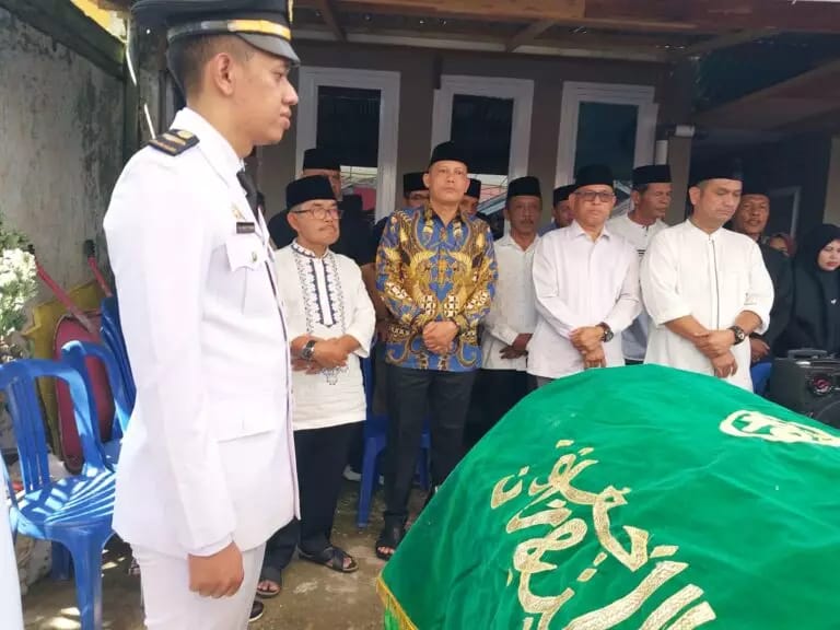 Suasana prosesi pemakaman Aksan Daeng Patudangi