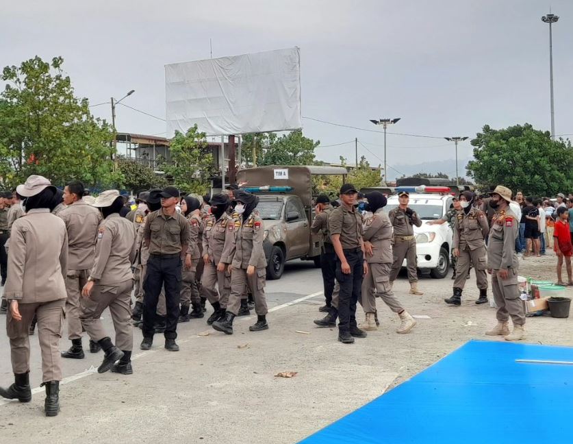 Penertiban Pedagang Kaki Lima di Pantai Muaro Lasak, Upaya Pemkot Padang Wujudkan Kawasan Wisata Terpadu yang Tertib dan Bersih/Doc.@satpolpppadang