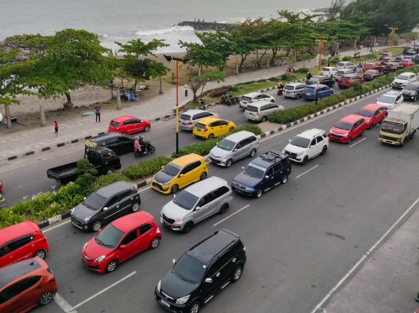 Kenyamanan Terasa di Pantai Padang Pasca Penertiban, Pengunjung Kini Bebas Bermain Pasir dan Mandi-mandi/Doc.@satpolpppadang