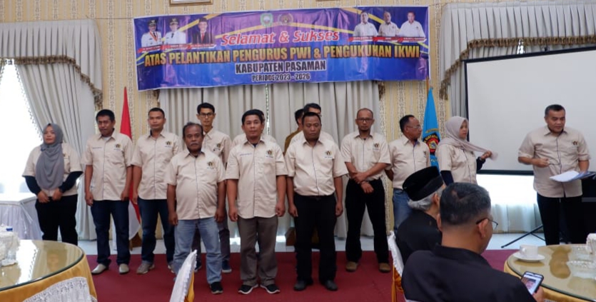 Pengurus Persatuan Wartawan (PWI) Dan Ikatan Keluarga Wartawan Indonesia (IKWI) Pasaman Resmi Di lantik Dan di kukuhkan