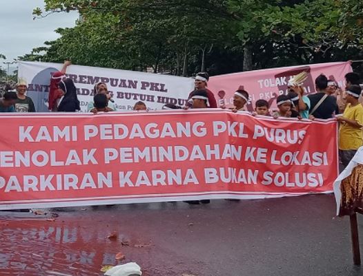 Pedagang Pantai Padang Blokade Jalan, Menolak Pemindahan Lokasi Berjualan/Doc.satpol pp padang