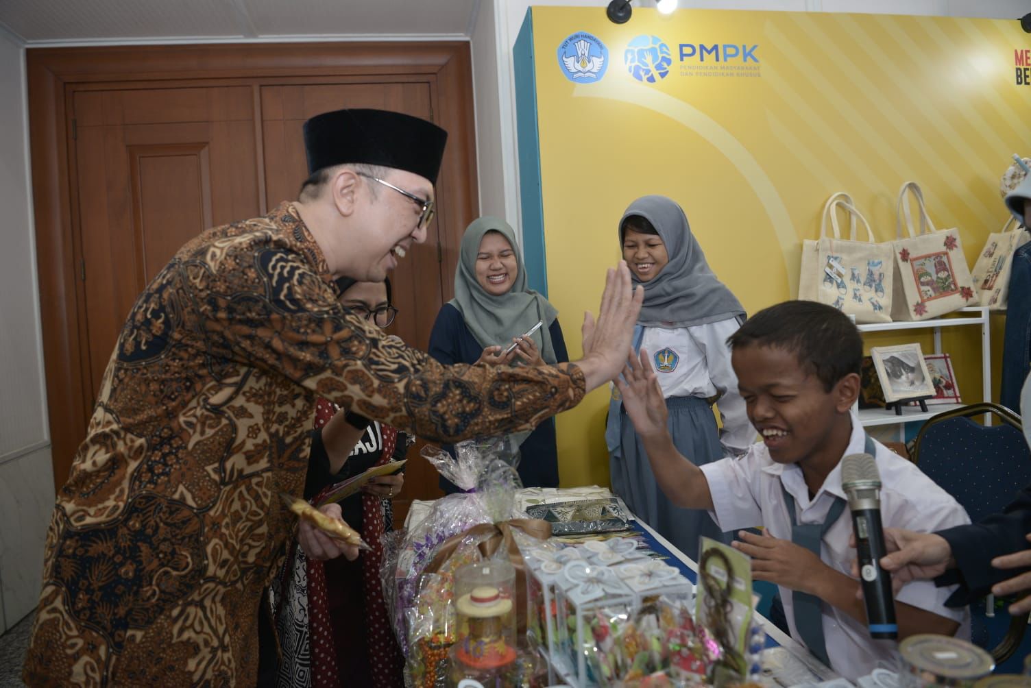 Kemendikbudristek melaksanakan peringatan Hari Disabilitas Internasional 2023 yang dirayakan penuh kehangatan, kebersamaan dan semarak, di Assembly Hall, Menara Mandiri, Jakarta, Senin (11/12)/Foto: dok. Kemendikbudristek