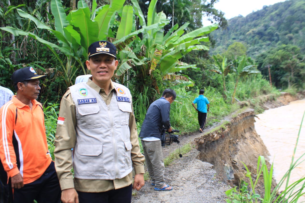 Bupati Sabar As Saat Kunjungi Lokasi Banjir Dan Tanah Longsor Di Matuse Kabupaten Pasaman (1/1/2024)